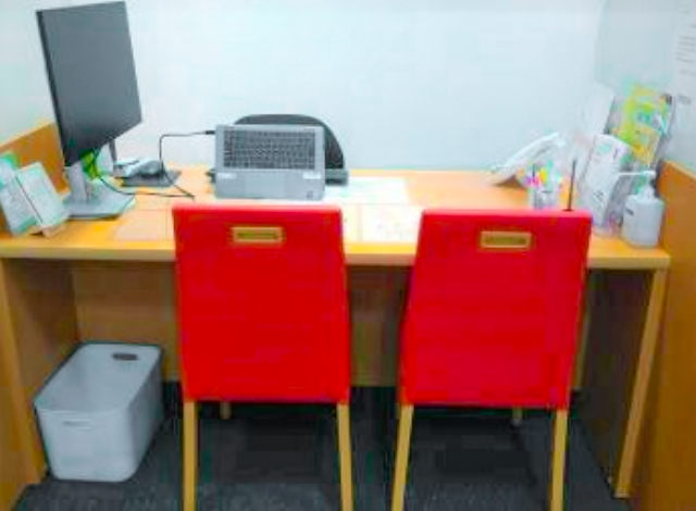 ほけんの窓口 させぼ五番街店の内観画像