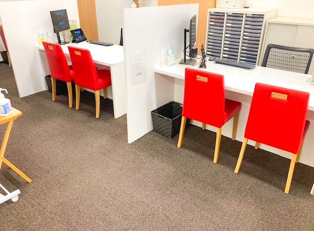 ほけんの窓口 阪急塚口店の内観画像