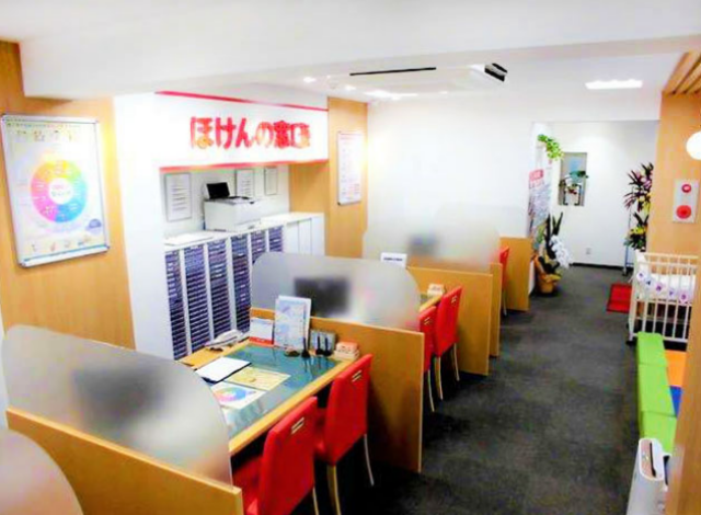 ほけんの窓口 綾瀬店の外観画像