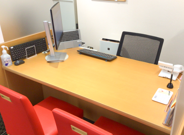 ほけんの窓口 中野北口駅前店の内観画像