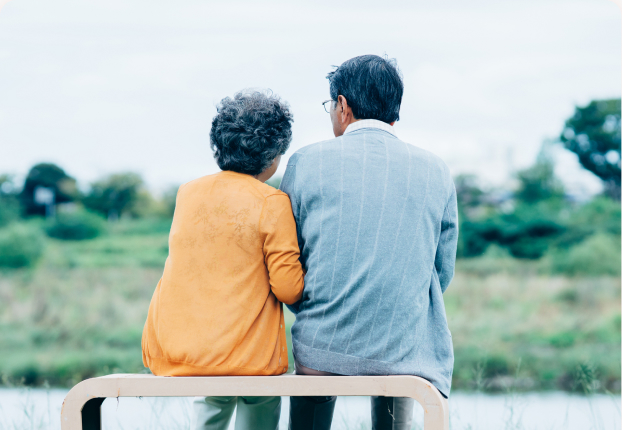 老後の生活を楽しむ夫婦